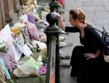 Μάντσεστερ: Συνελήφθη μία γυναίκα η οποία φέρεται να σχετίζεται με την πολύνεκρη επίθεση